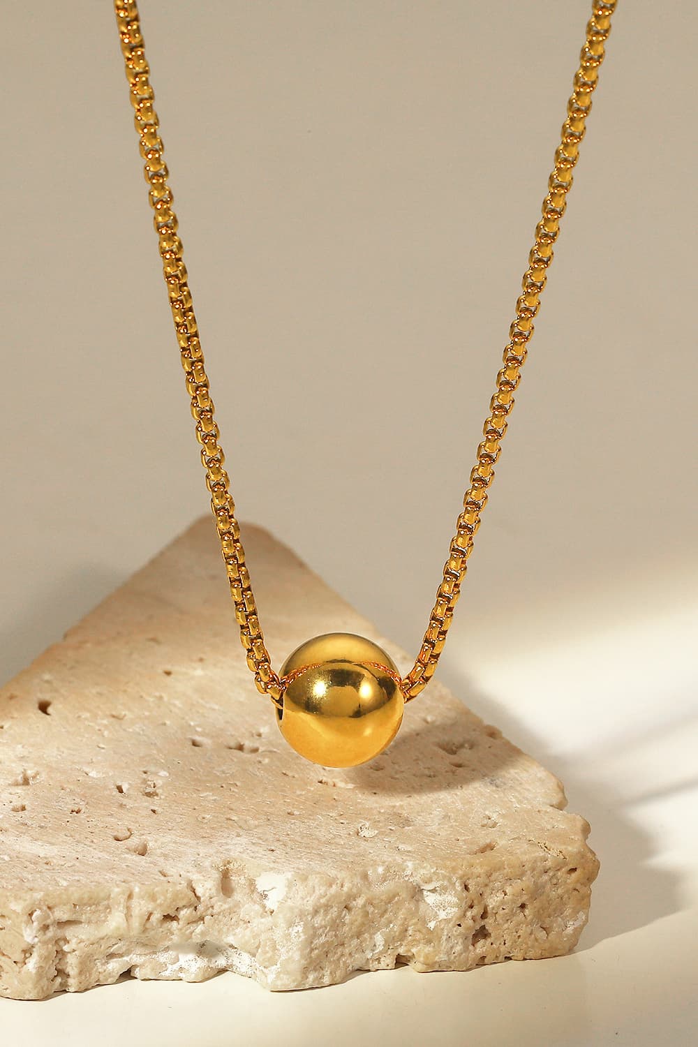 Gold-Plated Round Shape Pendant Necklace 18K