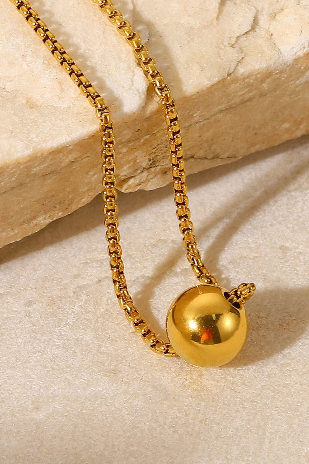 Gold-Plated Round Shape Pendant Necklace 18K